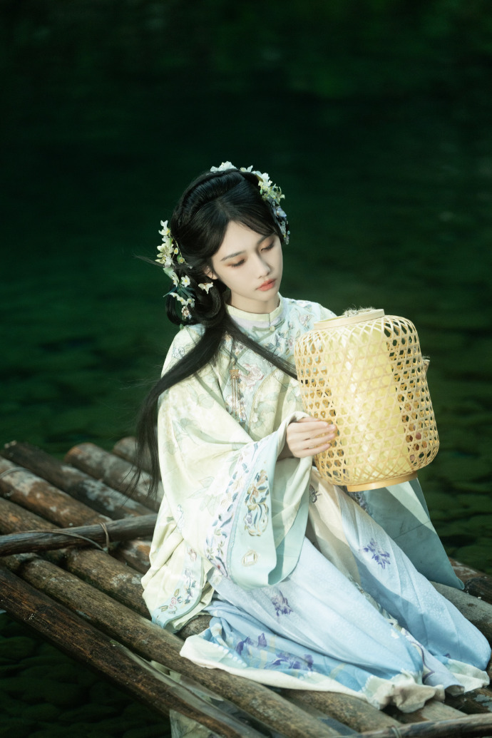 沉香如屑